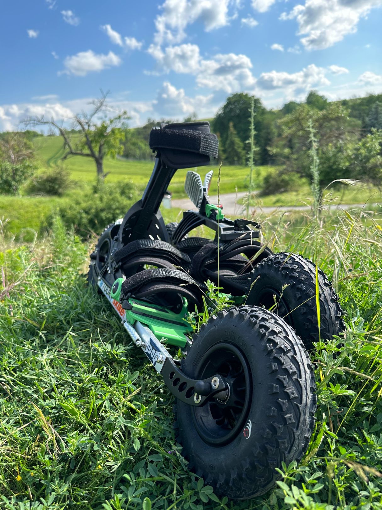 skike v9 TOUR 200 Cross Skate frontal view big wheels